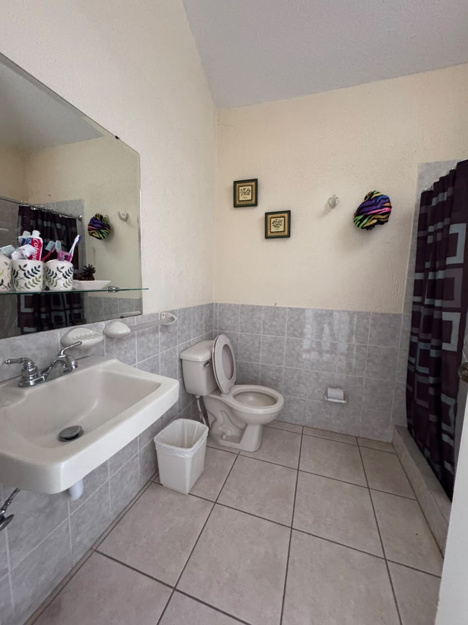 Casa a la Venta o Alquiler en Guatemala Venta de Casa o Casas, Terrenos, Propiedades, Apartamentos, Inmuebles en Guatemala, zona 11, zona 7, zona 2, zona 18, zona 16, Mixco, Carretera Al Salvador, Fraijanes, Santa Catarina Pinula, Antigua Guatemala, Villa Nueva, Villa Canales, San Miguel Petapa - Venta o Alquiler de Casas En Guatemala