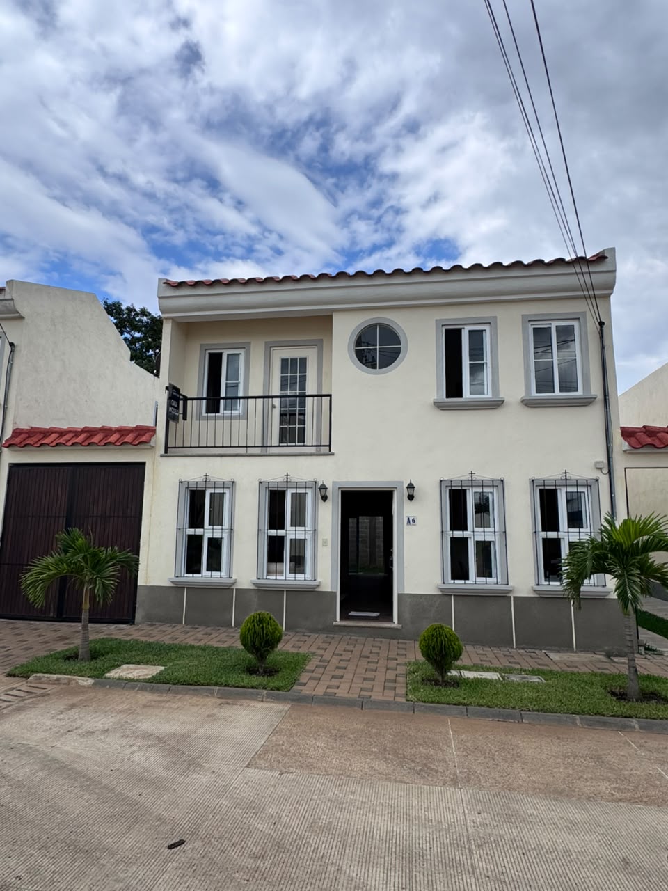 Venta de Casa o Casas, Terrenos, Propiedades, Apartamentos, Inmuebles en Guatemala, zona 11, zona 7, zona 2, zona 18, zona 16, Mixco, Carretera Al Salvador, Fraijanes, Santa Catarina Pinula, Antigua Guatemala, Villa Nueva, Villa Canales, San Miguel Petapa - Venta o Alquiler de Casas En Guatemala