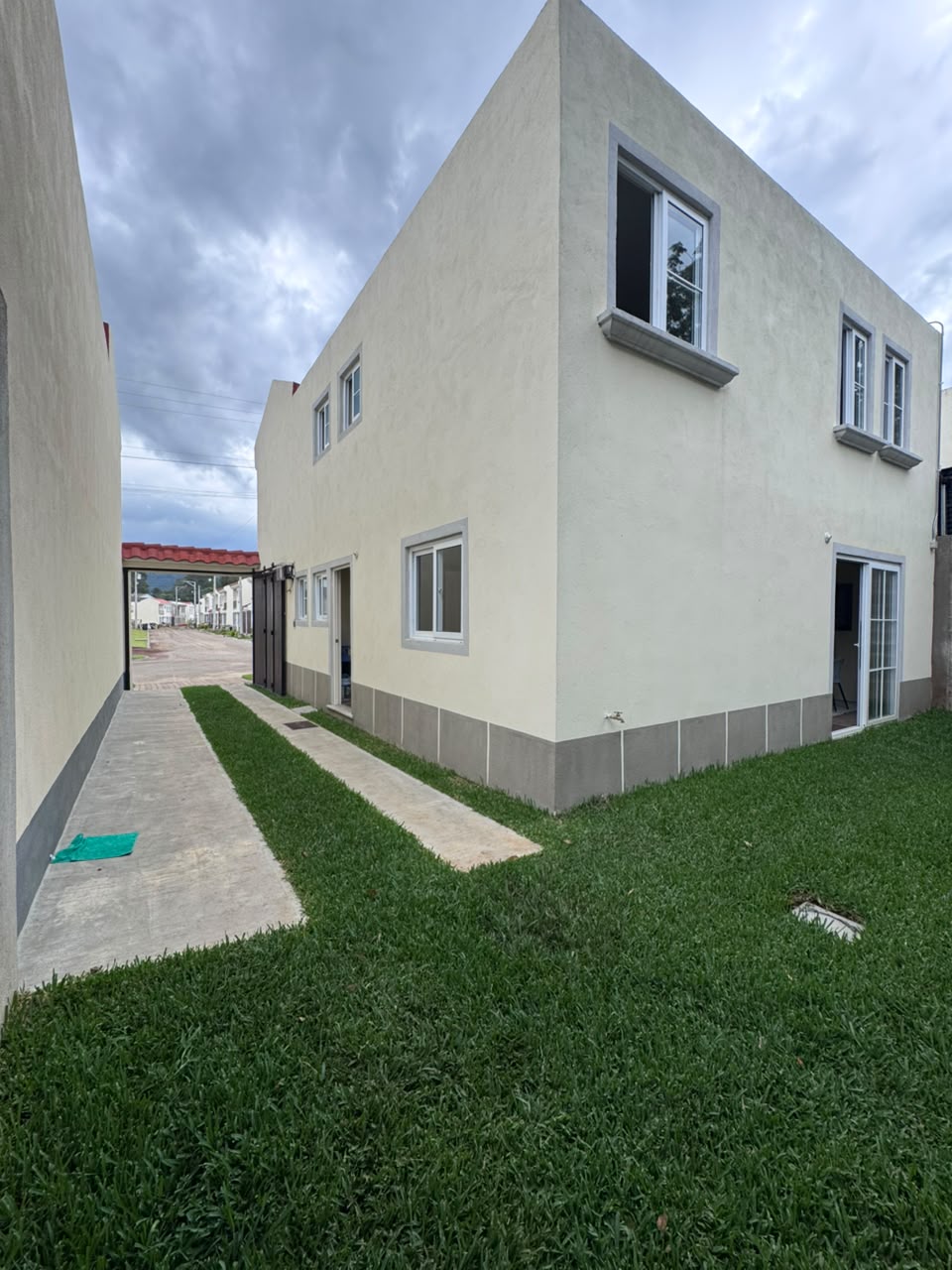 Venta de Casa o Casas, Terrenos, Propiedades, Apartamentos, Inmuebles en Guatemala, zona 11, zona 7, zona 2, zona 18, zona 16, Mixco, Carretera Al Salvador, Fraijanes, Santa Catarina Pinula, Antigua Guatemala, Villa Nueva, Villa Canales, San Miguel Petapa - Venta o Alquiler de Casas En Guatemala