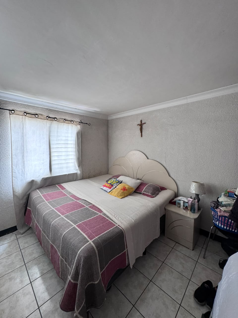 Venta de Casa o Casas, Terrenos, Propiedades, Apartamentos, Inmuebles en Guatemala, zona 11, zona 7, zona 2, zona 18, zona 16, Mixco, Carretera Al Salvador, Fraijanes, Santa Catarina Pinula, Antigua Guatemala, Villa Nueva, Villa Canales, San Miguel Petapa - Venta o Alquiler de Casas En Guatemala