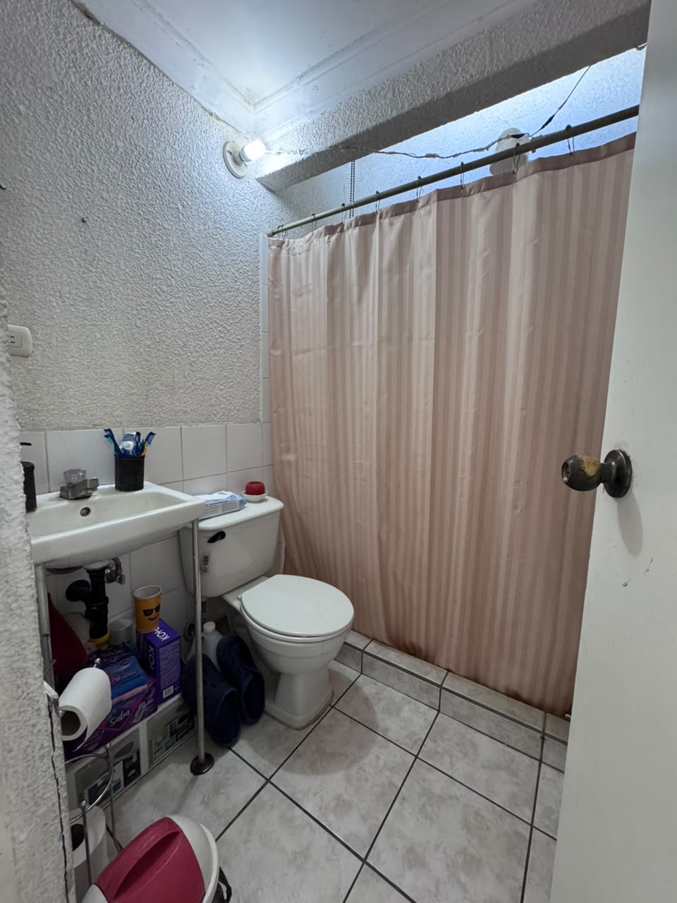Venta de Casa o Casas, Terrenos, Propiedades, Apartamentos, Inmuebles en Guatemala, zona 11, zona 7, zona 2, zona 18, zona 16, Mixco, Carretera Al Salvador, Fraijanes, Santa Catarina Pinula, Antigua Guatemala, Villa Nueva, Villa Canales, San Miguel Petapa - Venta o Alquiler de Casas En Guatemala