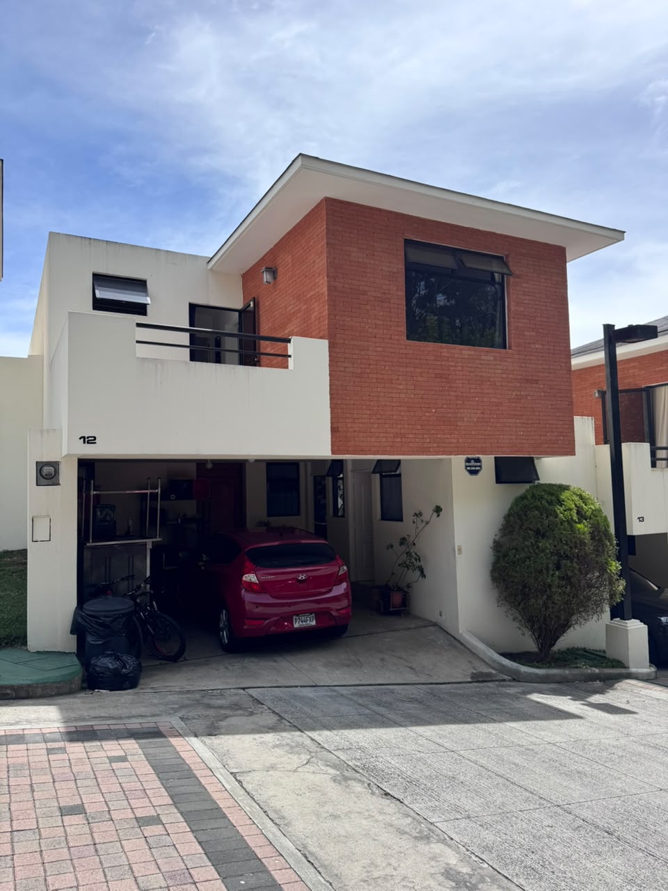 Venta de Casa o Casas, Terrenos, Propiedades, Apartamentos, Inmuebles en Guatemala, zona 11, zona 7, zona 2, zona 18, zona 16, Mixco, Carretera Al Salvador, Fraijanes, Santa Catarina Pinula, Antigua Guatemala, Villa Nueva, Villa Canales, San Miguel Petapa - Venta o Alquiler de Casas En Guatemala