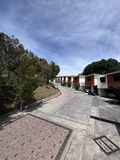 Venta de Casa o Casas, Terrenos, Propiedades, Apartamentos, Inmuebles en Guatemala, zona 11, zona 7, zona 2, zona 18, zona 16, Mixco, Carretera Al Salvador, Fraijanes, Santa Catarina Pinula, Antigua Guatemala, Villa Nueva, Villa Canales, San Miguel Petapa - Venta o Alquiler de Casas En Guatemala