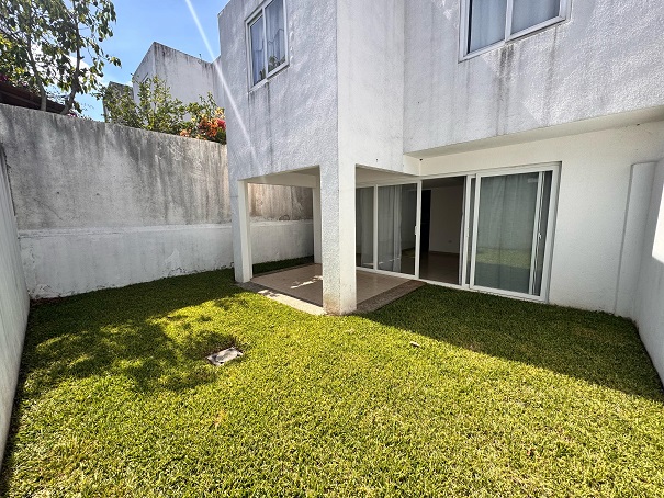 Venta de Casa o Casas, Terrenos, Propiedades, Apartamentos, Inmuebles en Guatemala, zona 11, zona 7, zona 2, zona 18, zona 16, Mixco, Carretera Al Salvador, Fraijanes, Santa Catarina Pinula, Antigua Guatemala, Villa Nueva, Villa Canales, San Miguel Petapa - Venta o Alquiler de Casas En Guatemala