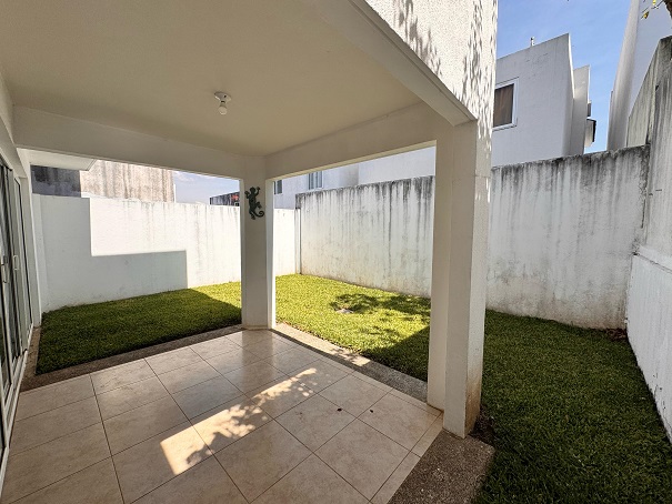 Venta de Casa o Casas, Terrenos, Propiedades, Apartamentos, Inmuebles en Guatemala, zona 11, zona 7, zona 2, zona 18, zona 16, Mixco, Carretera Al Salvador, Fraijanes, Santa Catarina Pinula, Antigua Guatemala, Villa Nueva, Villa Canales, San Miguel Petapa - Venta o Alquiler de Casas En Guatemala