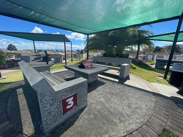 Venta de Casa o Casas, Terrenos, Propiedades, Apartamentos, Inmuebles en Guatemala, zona 11, zona 7, zona 2, zona 18, zona 16, Mixco, Carretera Al Salvador, Fraijanes, Santa Catarina Pinula, Antigua Guatemala, Villa Nueva, Villa Canales, San Miguel Petapa - Venta o Alquiler de Casas En Guatemala