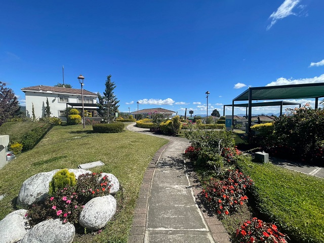 Venta de Casa o Casas, Terrenos, Propiedades, Apartamentos, Inmuebles en Guatemala, zona 11, zona 7, zona 2, zona 18, zona 16, Mixco, Carretera Al Salvador, Fraijanes, Santa Catarina Pinula, Antigua Guatemala, Villa Nueva, Villa Canales, San Miguel Petapa - Venta o Alquiler de Casas En Guatemala