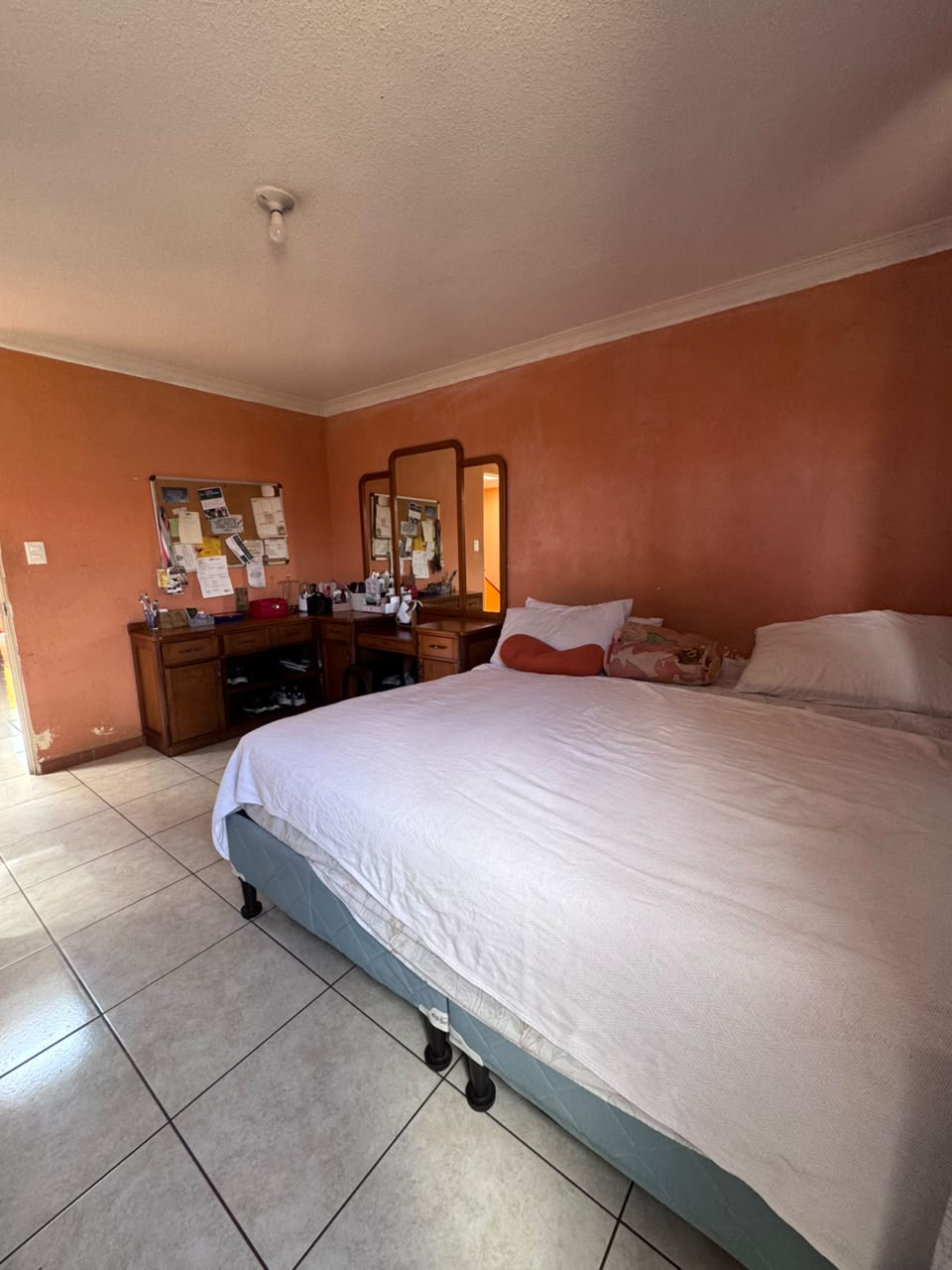 Casa a la Venta o Alquiler en Guatemala Venta de Casa o Casas, Terrenos, Propiedades, Apartamentos, Inmuebles en Guatemala, zona 11, zona 7, zona 2, zona 18, zona 16, Mixco, Carretera Al Salvador, Fraijanes, Santa Catarina Pinula, Antigua Guatemala, Villa Nueva, Villa Canales, San Miguel Petapa - Venta o Alquiler de Casas En Guatemala