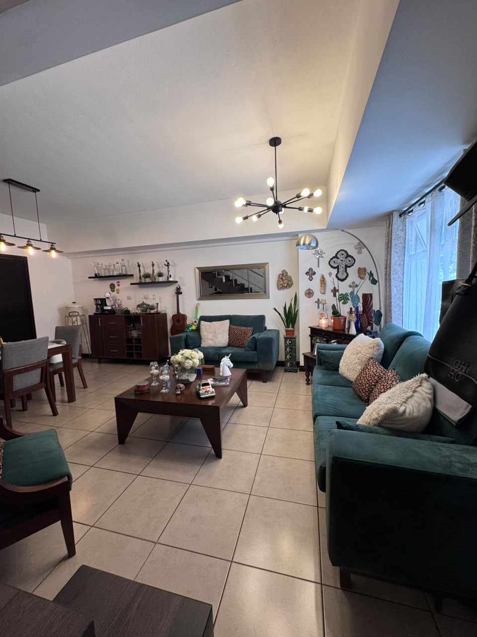 Casa a la Venta o Alquiler en Guatemala Venta de Casa o Casas, Terrenos, Propiedades, Apartamentos, Inmuebles en Guatemala, zona 11, zona 7, zona 2, zona 18, zona 16, Mixco, Carretera Al Salvador, Fraijanes, Santa Catarina Pinula, Antigua Guatemala, Villa Nueva, Villa Canales, San Miguel Petapa - Venta o Alquiler de Casas En Guatemala