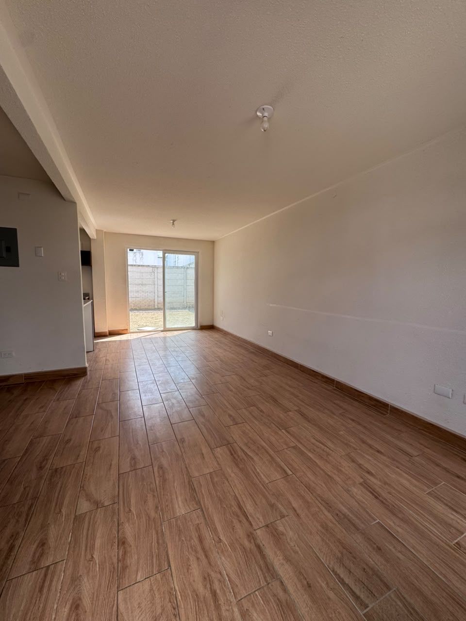 Venta de Casa o Casas, Terrenos, Propiedades, Apartamentos, Inmuebles en Guatemala, zona 11, zona 7, zona 2, zona 18, zona 16, Mixco, Carretera Al Salvador, Fraijanes, Santa Catarina Pinula, Antigua Guatemala, Villa Nueva, Villa Canales, San Miguel Petapa - Venta o Alquiler de Casas En Guatemala