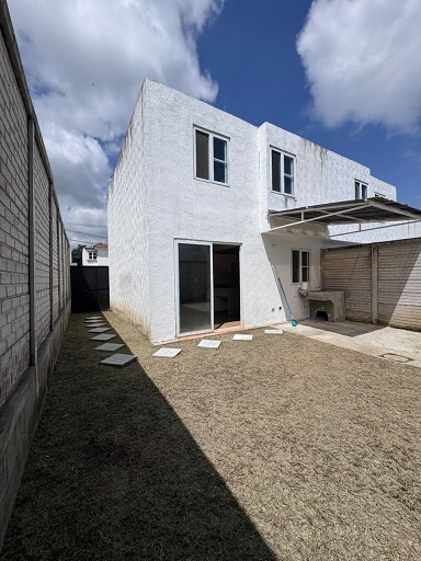 Venta de Casa o Casas, Terrenos, Propiedades, Apartamentos, Inmuebles en Guatemala, zona 11, zona 7, zona 2, zona 18, zona 16, Mixco, Carretera Al Salvador, Fraijanes, Santa Catarina Pinula, Antigua Guatemala, Villa Nueva, Villa Canales, San Miguel Petapa - Venta o Alquiler de Casas En Guatemala