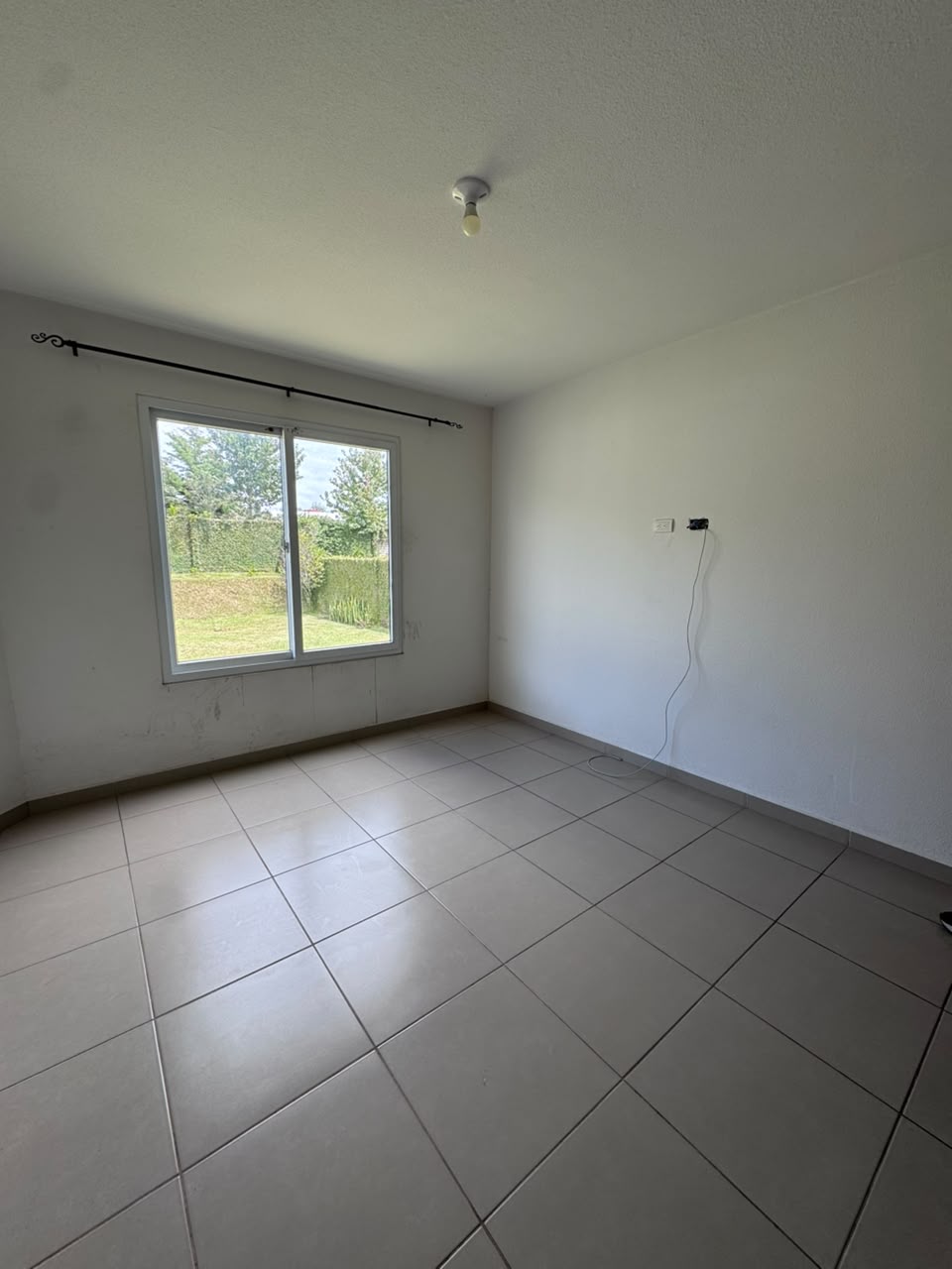 Casa a la Venta o Alquiler en Guatemala Venta de Casa o Casas, Terrenos, Propiedades, Apartamentos, Inmuebles en Guatemala, zona 11, zona 7, zona 2, zona 18, zona 16, Mixco, Carretera Al Salvador, Fraijanes, Santa Catarina Pinula, Antigua Guatemala, Villa Nueva, Villa Canales, San Miguel Petapa - Venta o Alquiler de Casas En Guatemala