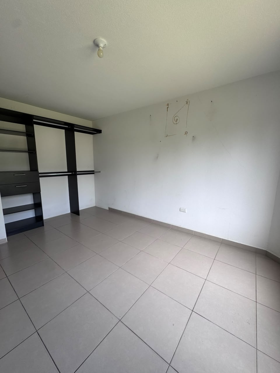 Casa a la Venta o Alquiler en Guatemala Venta de Casa o Casas, Terrenos, Propiedades, Apartamentos, Inmuebles en Guatemala, zona 11, zona 7, zona 2, zona 18, zona 16, Mixco, Carretera Al Salvador, Fraijanes, Santa Catarina Pinula, Antigua Guatemala, Villa Nueva, Villa Canales, San Miguel Petapa - Venta o Alquiler de Casas En Guatemala