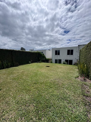 Casa a la Venta o Alquiler en Guatemala Venta de Casa o Casas, Terrenos, Propiedades, Apartamentos, Inmuebles en Guatemala, zona 11, zona 7, zona 2, zona 18, zona 16, Mixco, Carretera Al Salvador, Fraijanes, Santa Catarina Pinula, Antigua Guatemala, Villa Nueva, Villa Canales, San Miguel Petapa - Venta o Alquiler de Casas En Guatemala