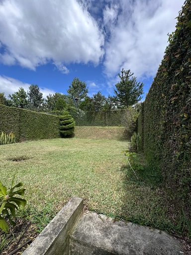 Casa a la Venta o Alquiler en Guatemala Venta de Casa o Casas, Terrenos, Propiedades, Apartamentos, Inmuebles en Guatemala, zona 11, zona 7, zona 2, zona 18, zona 16, Mixco, Carretera Al Salvador, Fraijanes, Santa Catarina Pinula, Antigua Guatemala, Villa Nueva, Villa Canales, San Miguel Petapa - Venta o Alquiler de Casas En Guatemala