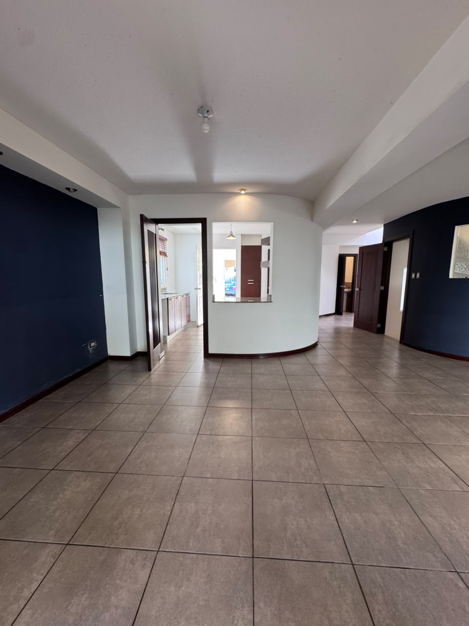 Casa a la Venta o Alquiler en Guatemala Venta de Casa o Casas, Terrenos, Propiedades, Apartamentos, Inmuebles en Guatemala, zona 11, zona 7, zona 2, zona 18, zona 16, Mixco, Carretera Al Salvador, Fraijanes, Santa Catarina Pinula, Antigua Guatemala, Villa Nueva, Villa Canales, San Miguel Petapa - Venta o Alquiler de Casas En Guatemala